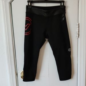 Virus Performance Capri Leggings